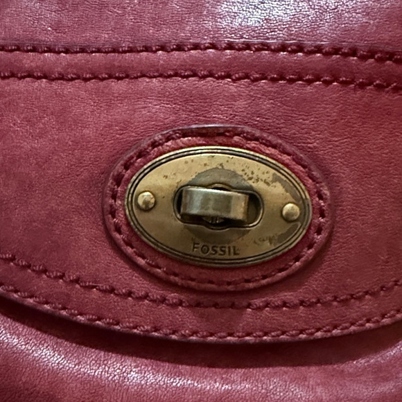Vintage Fossil Burgundy Crossbody - Picture 2 of 5